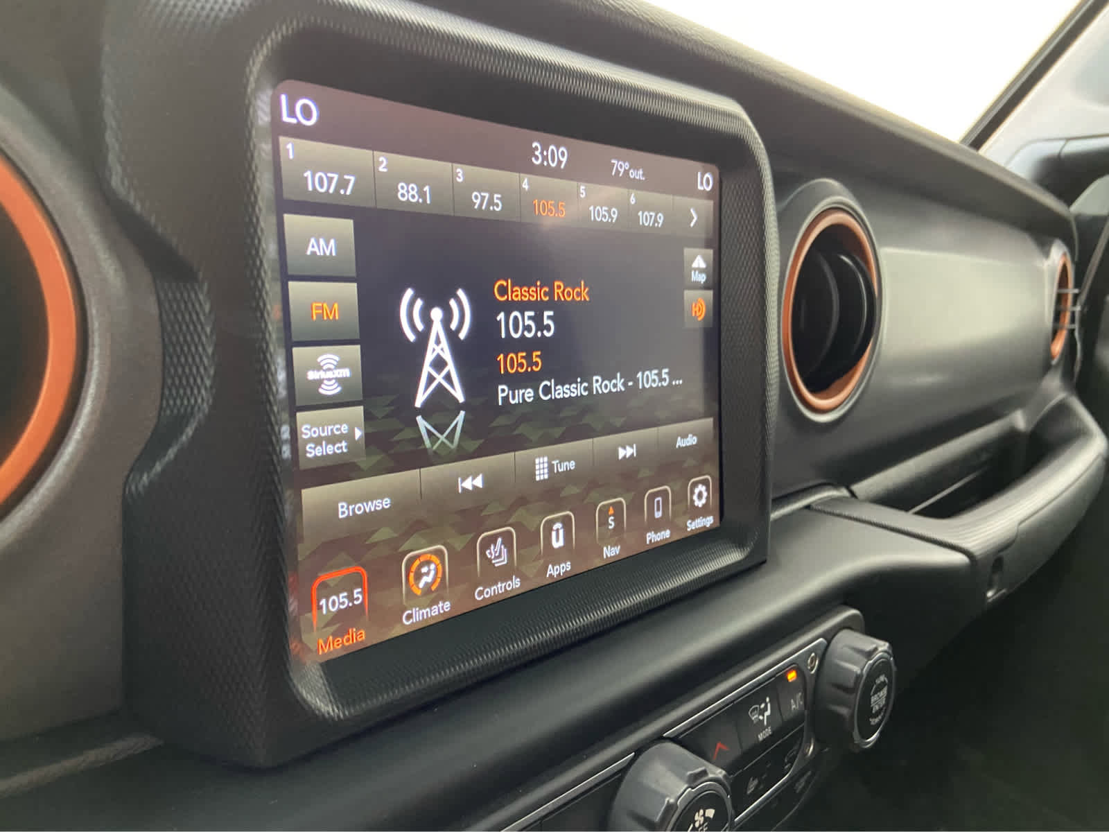 Used 2023 Jeep Gladiator Mojave w/ Cold Weather Group image 25