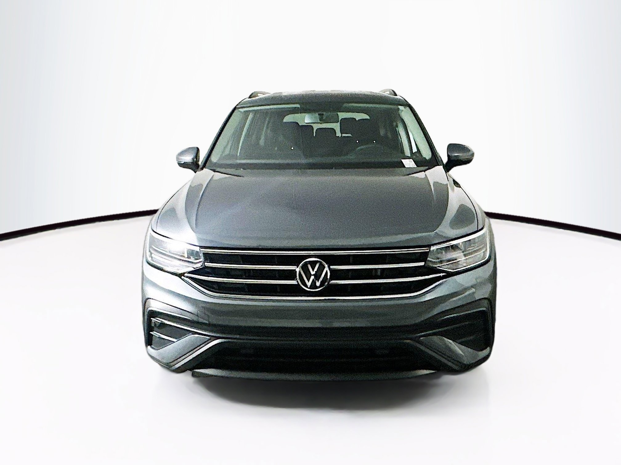 Used 2022 Volkswagen Tiguan S image 2