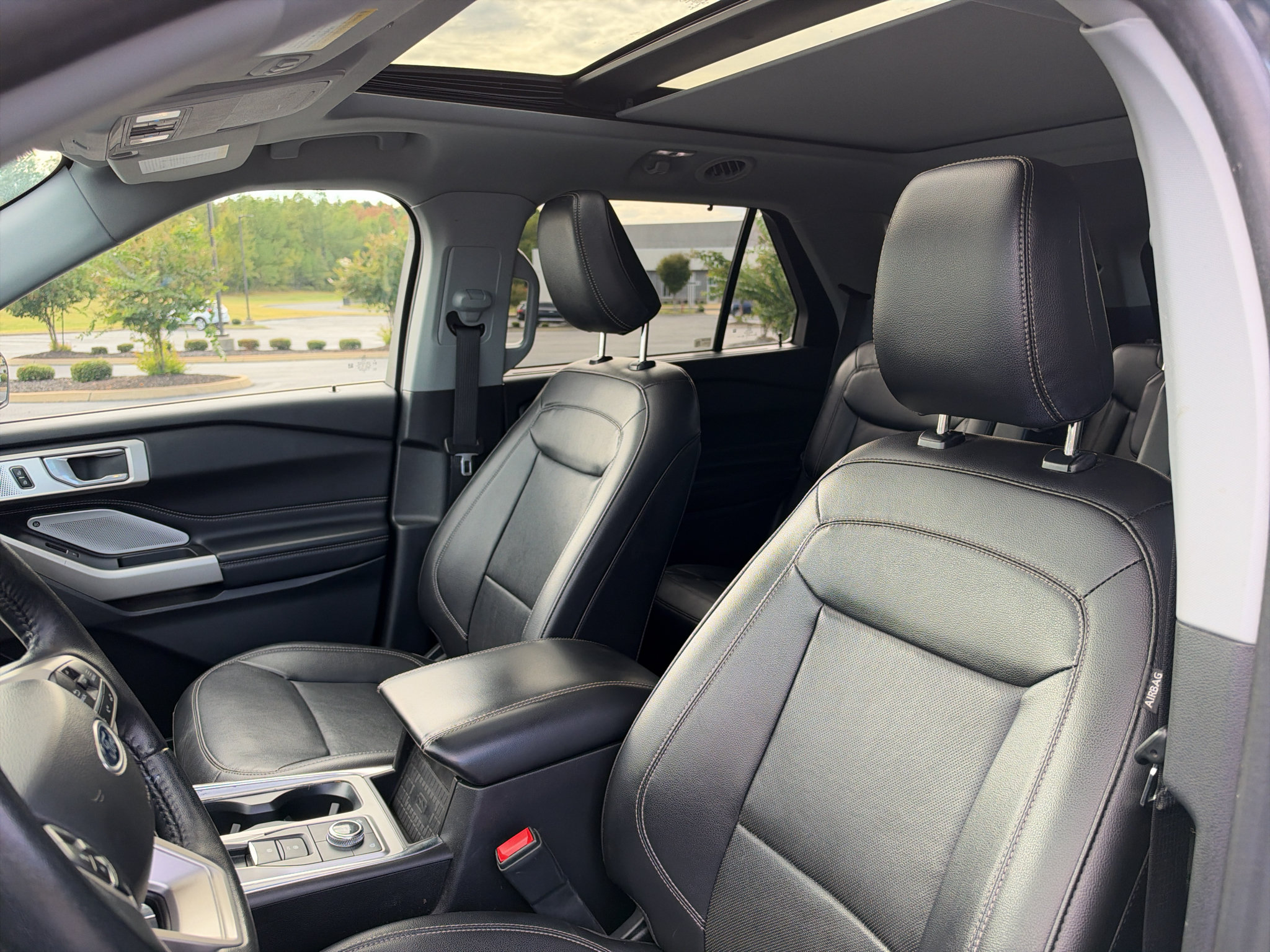 Used 2022 Ford Explorer Limited w/ Limited Technology Package AWD/4WD image 13