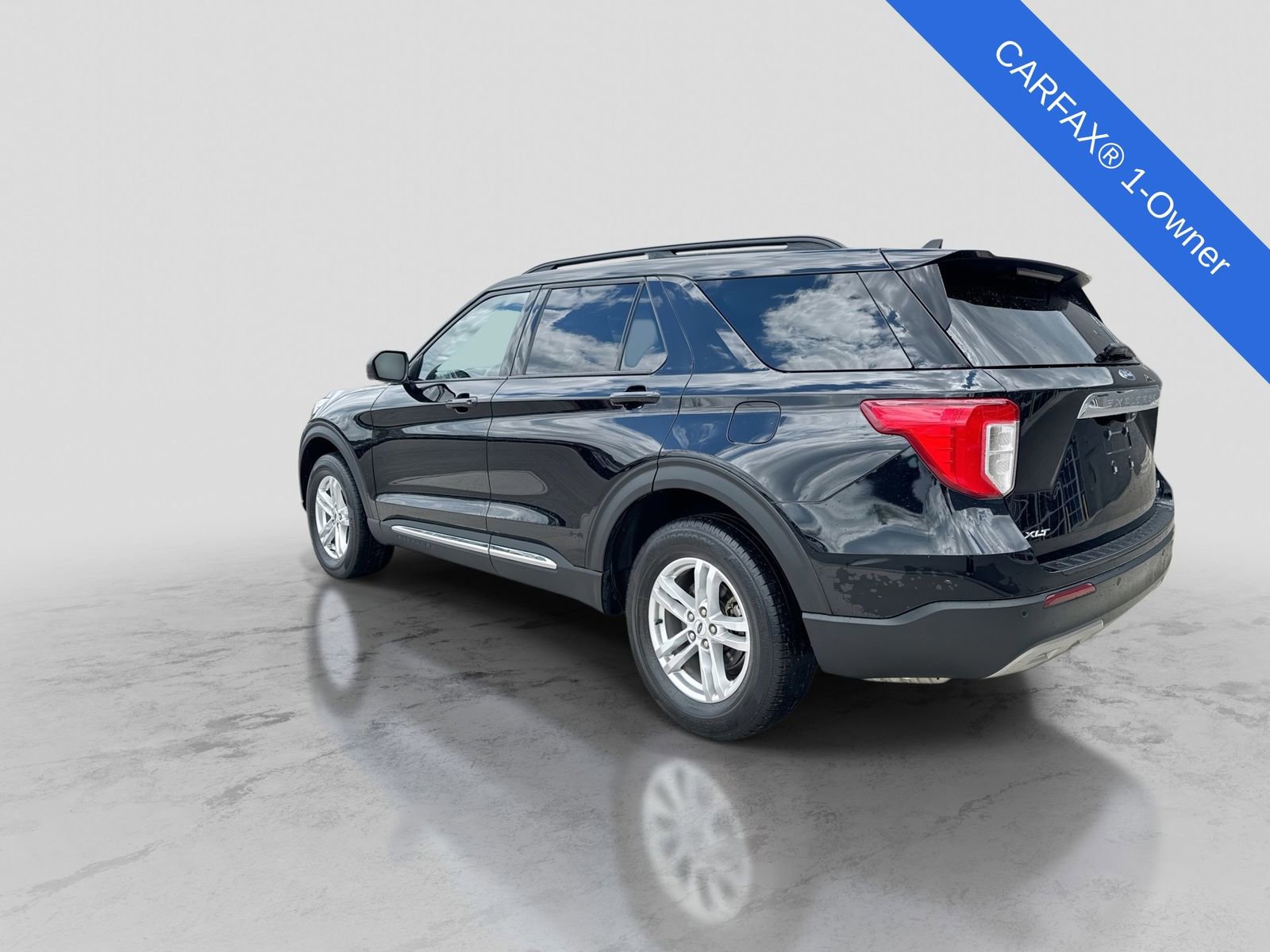 Used 2023 Ford Explorer XLT w/ Equipment Group 202A AWD/4WD image 5