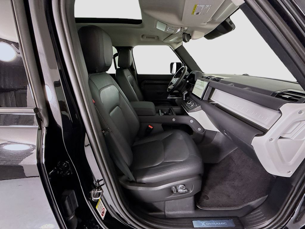 Used 2023 Land Rover Defender 130 X-Dynamic SE image 21