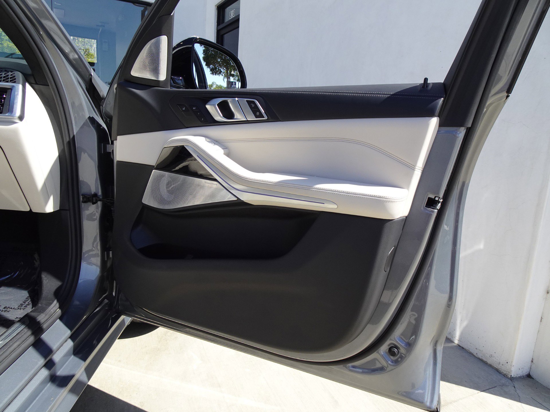 Used 2023 BMW ALPINA XB7 AWD/4WD image 26