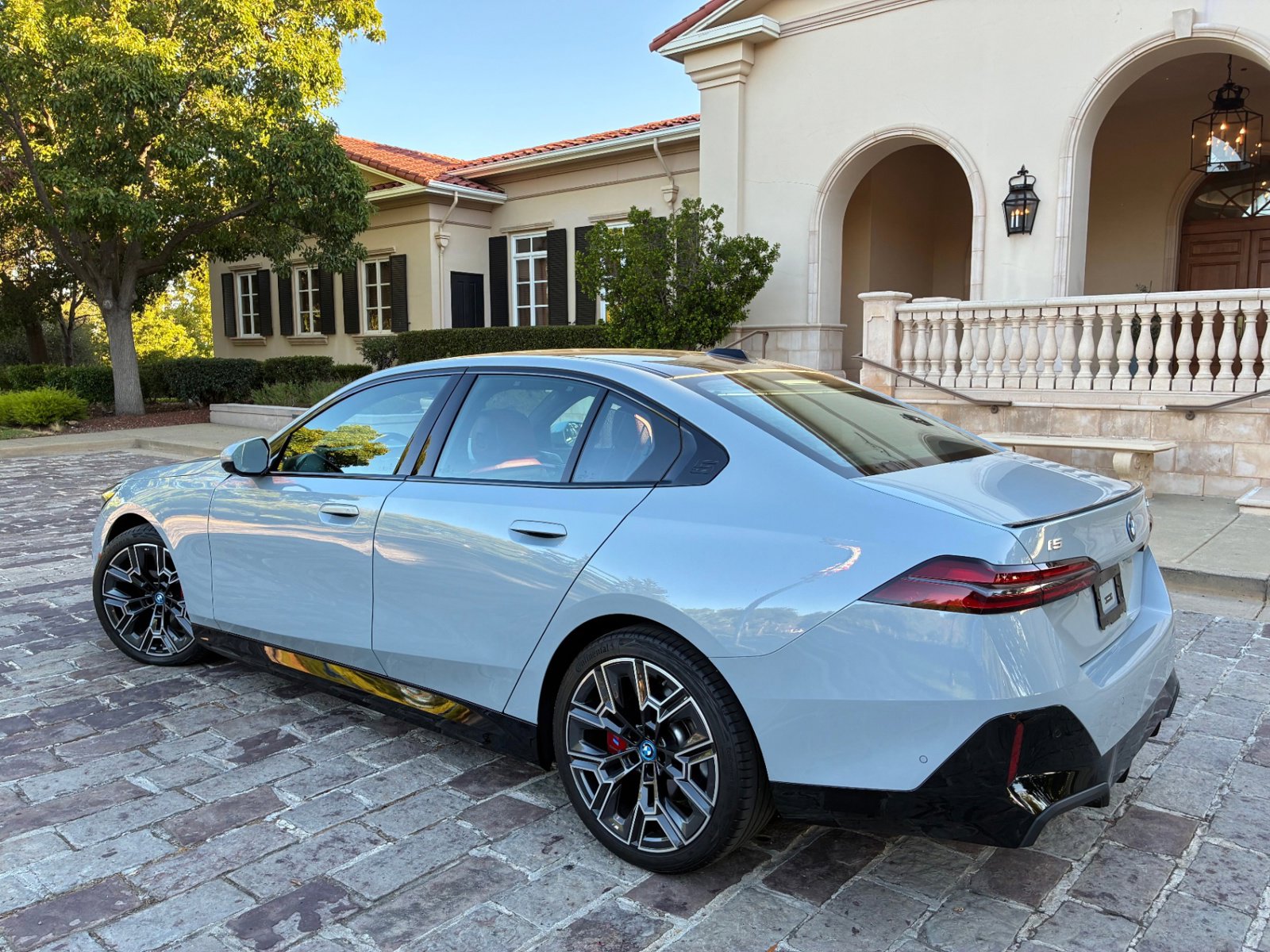 Used 2024 BMW i5 eDrive40i w/ Executive Package image 8