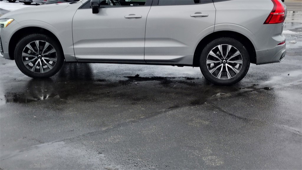 Certified 2025 Volvo XC60 B5 Plus image 5