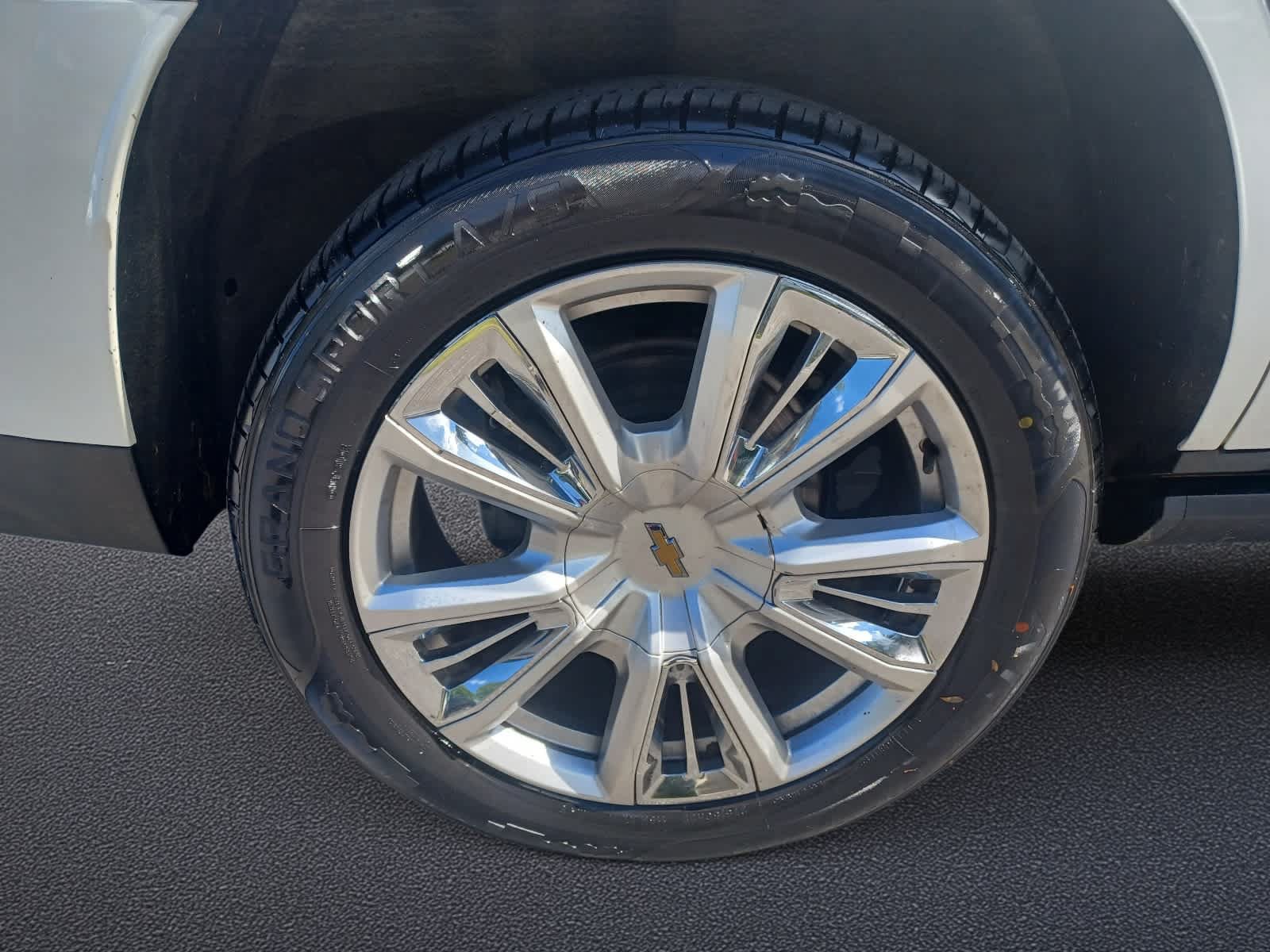 Used 2022 Chevrolet Tahoe High Country w/ Premium Package 2 AWD/4WD image 30