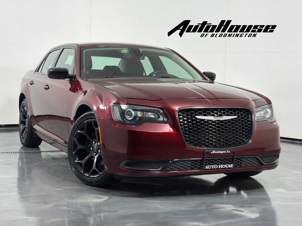 Used 2019 Chrysler 300 Touring w/ Sport Appearance Package RWD image 1