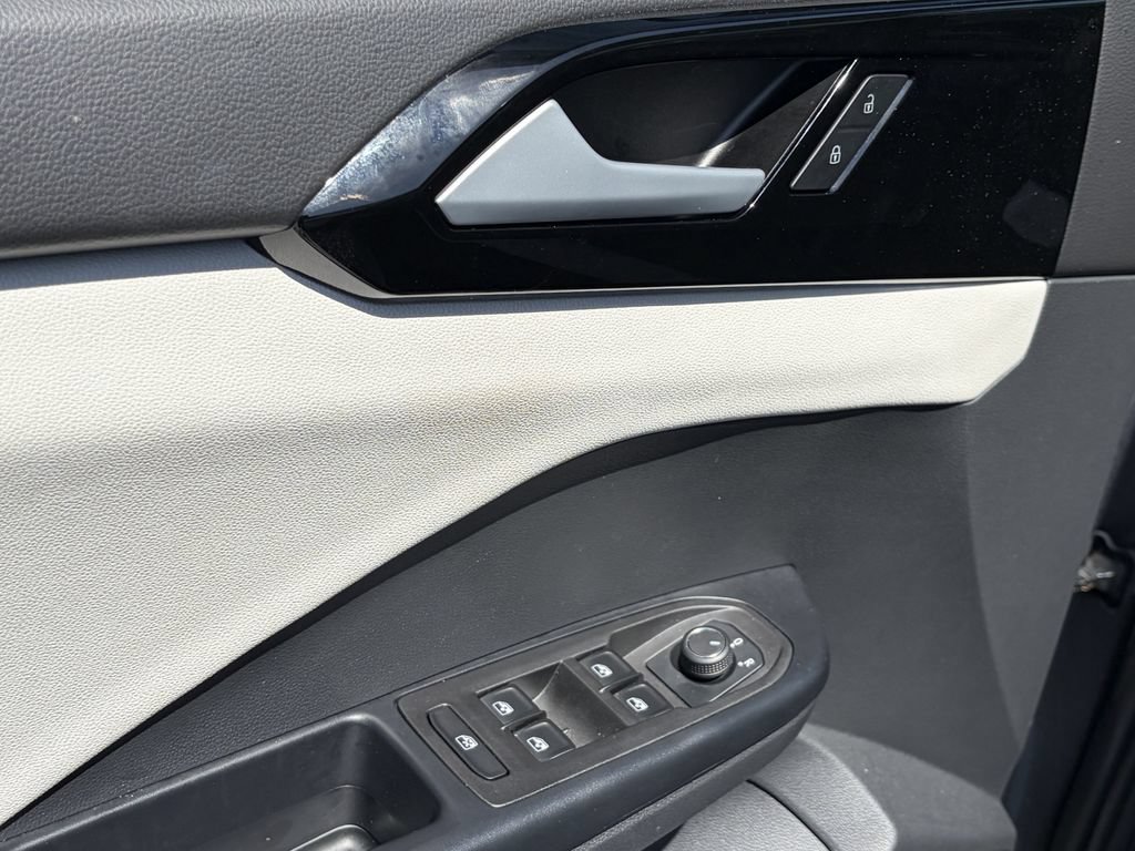 Certified 2025 Volkswagen Taos S FWD image 22