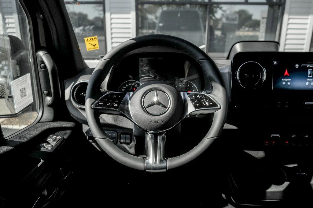 Used 2025 Mercedes-Benz Sprinter 2500 image 19