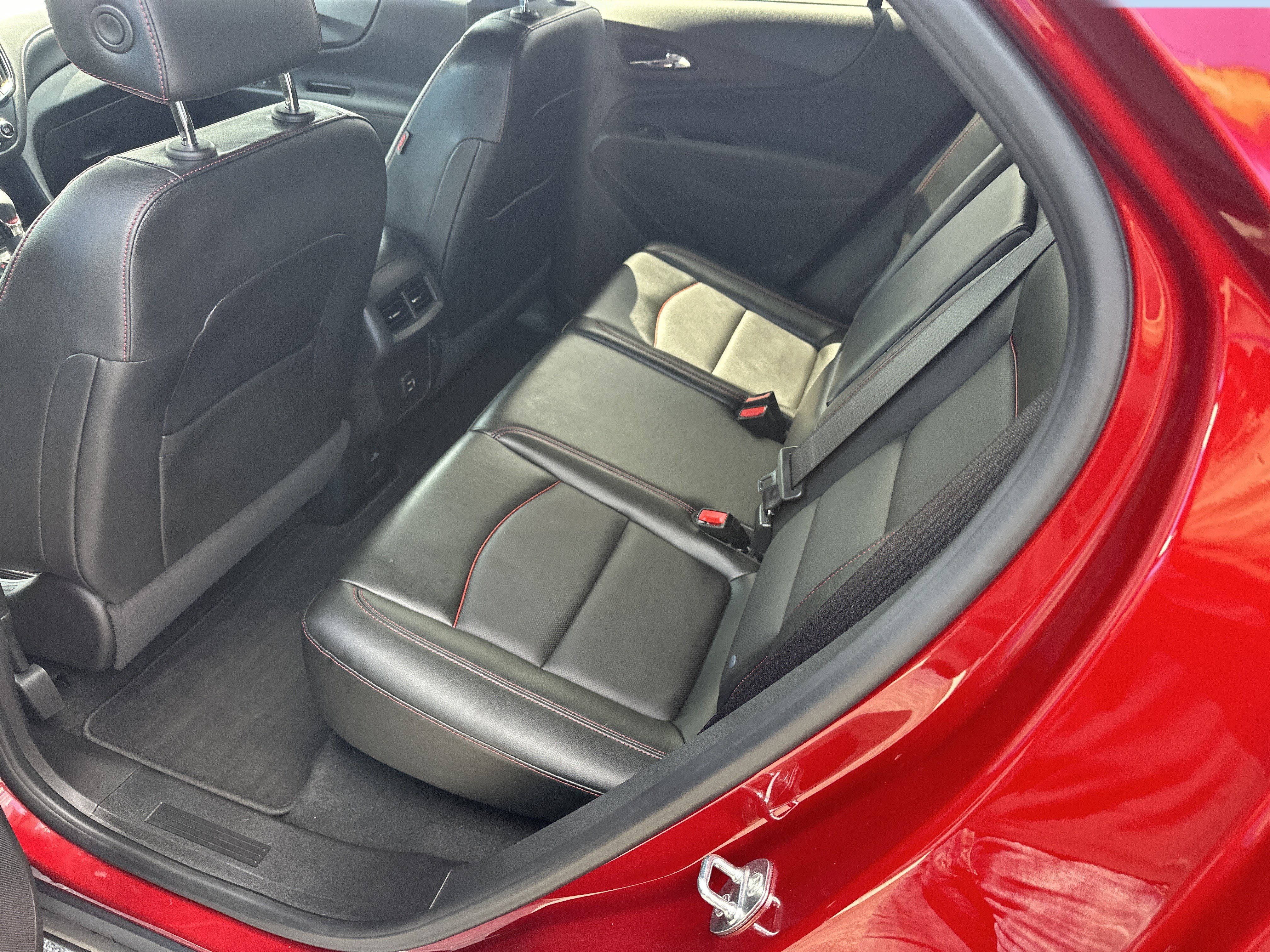 Certified 2023 Chevrolet Equinox RS w/ RS Leather Package AWD/4WD image 7