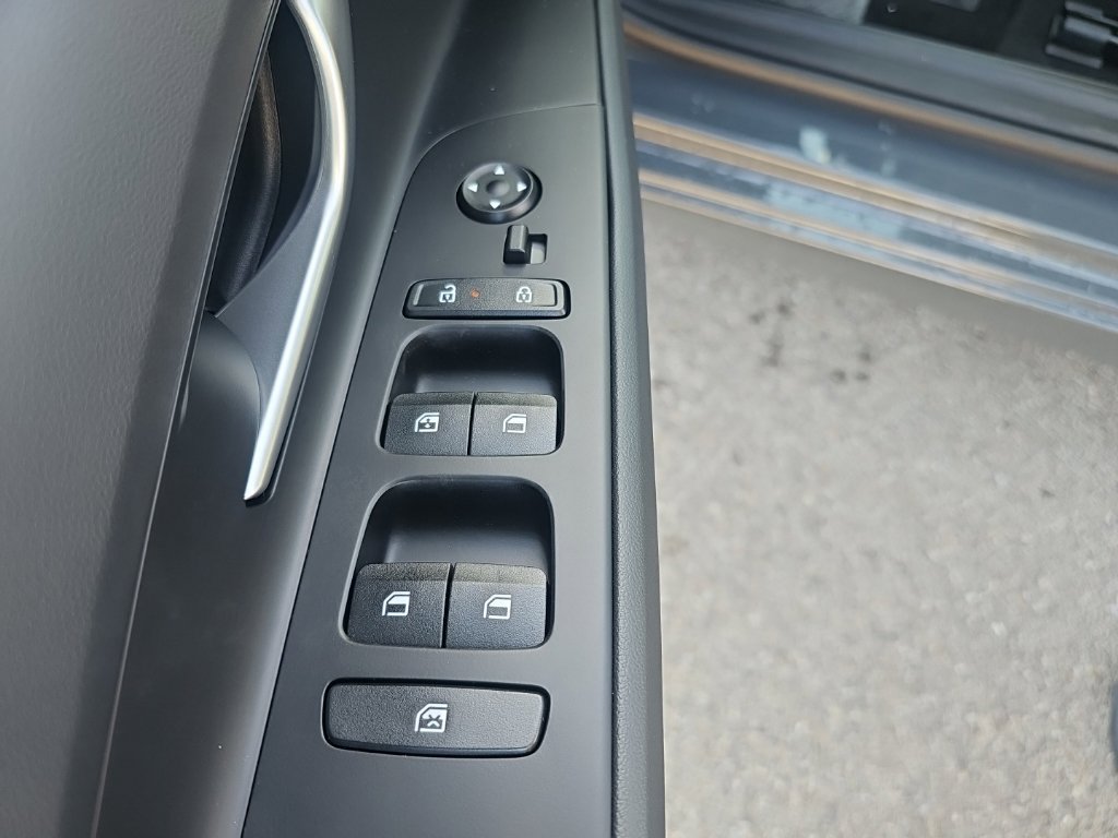 New 2026 Hyundai Elantra Limited FWD image 12