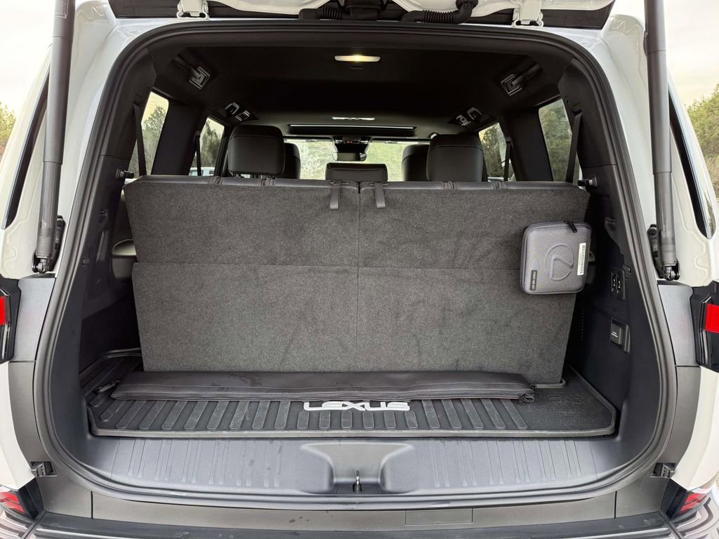 Used 2024 Lexus GX 550 w/ Accessory Package (Z1) image 30