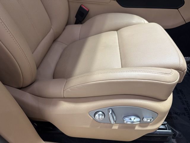 Used 2025 Porsche Macan Turbo image 39