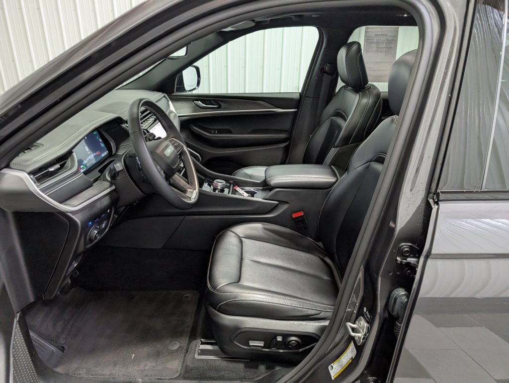 Used 2024 Jeep Grand Cherokee Limited 4xe AWD/4WD image 16