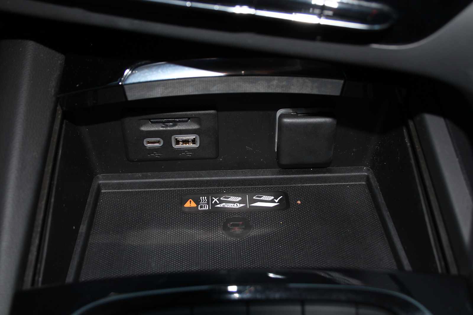 Used 2023 Buick Envision Avenir AWD/4WD image 44