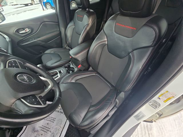 Used 2016 Jeep Cherokee Trailhawk image 11