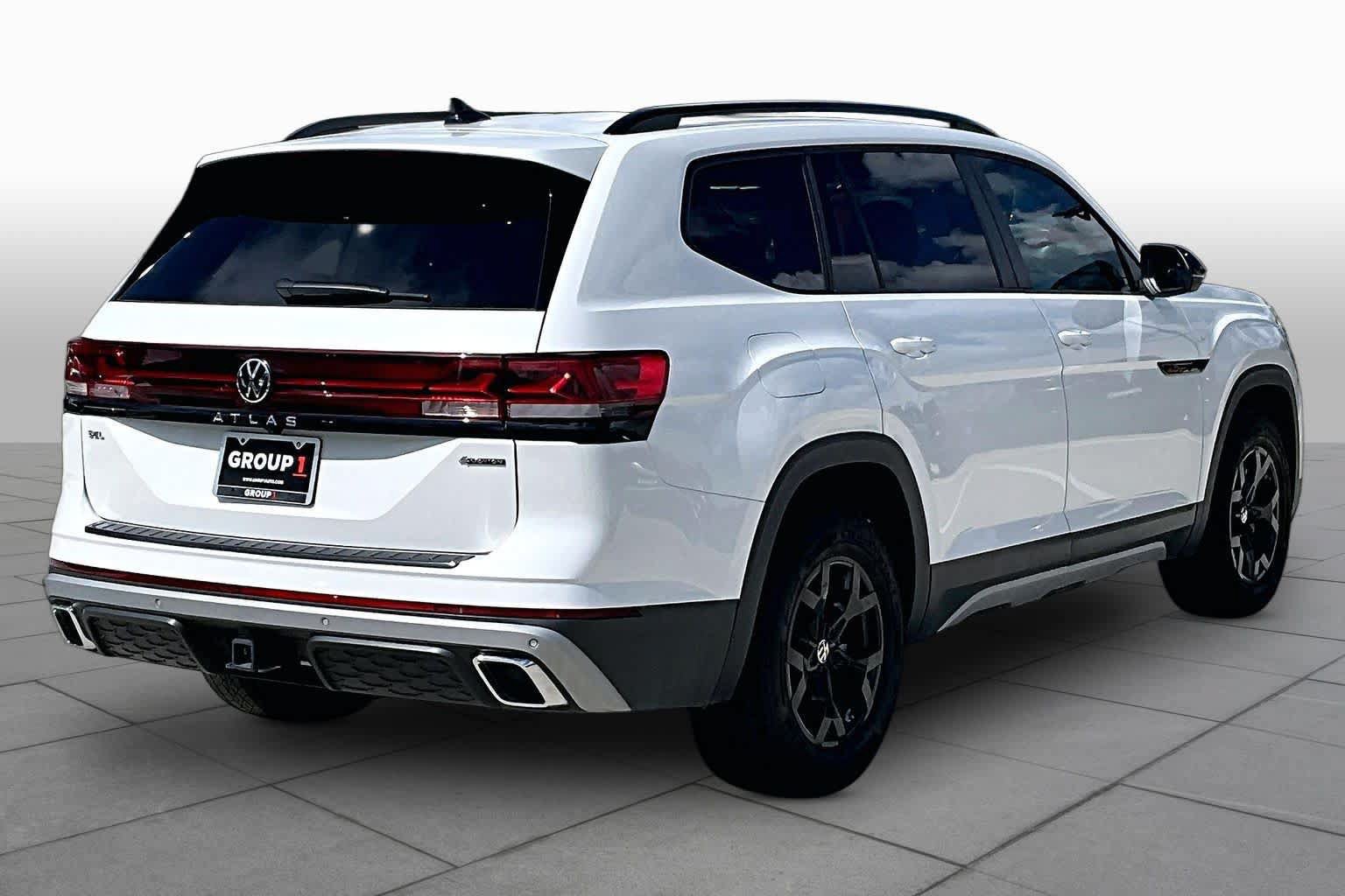 Used 2024 Volkswagen Atlas Peak Edition SEL AWD/4WD image 12