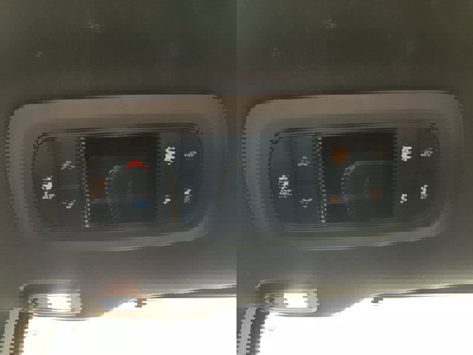 Used 2025 Chrysler Pacifica Limited image 27