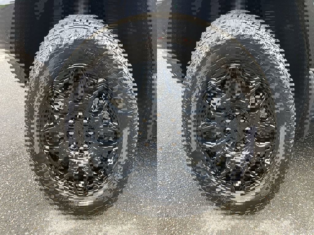 New 2026 GMC Hummer EV 4x4 Crew Cab w/ LPO, Dark Essentials Package image 33