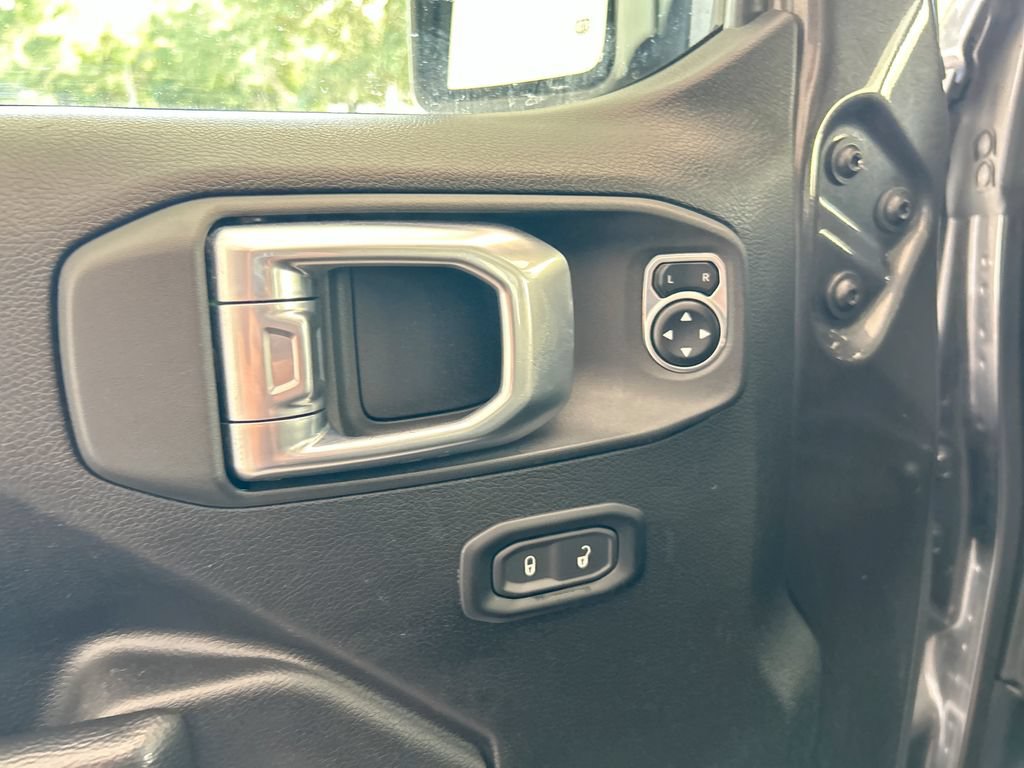 Used 2024 Jeep Wrangler Unlimited Rubicon AWD/4WD image 11