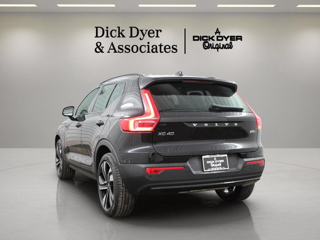 New 2026 Volvo XC40 B5 Plus w/ Climate Package AWD/4WD image 9