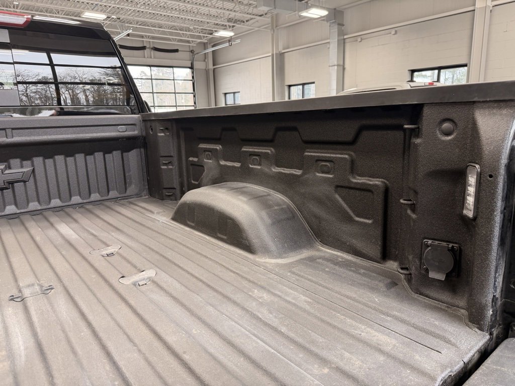 Used 2024 Chevrolet Silverado 2500 LT w/ Midnight Edition image 11
