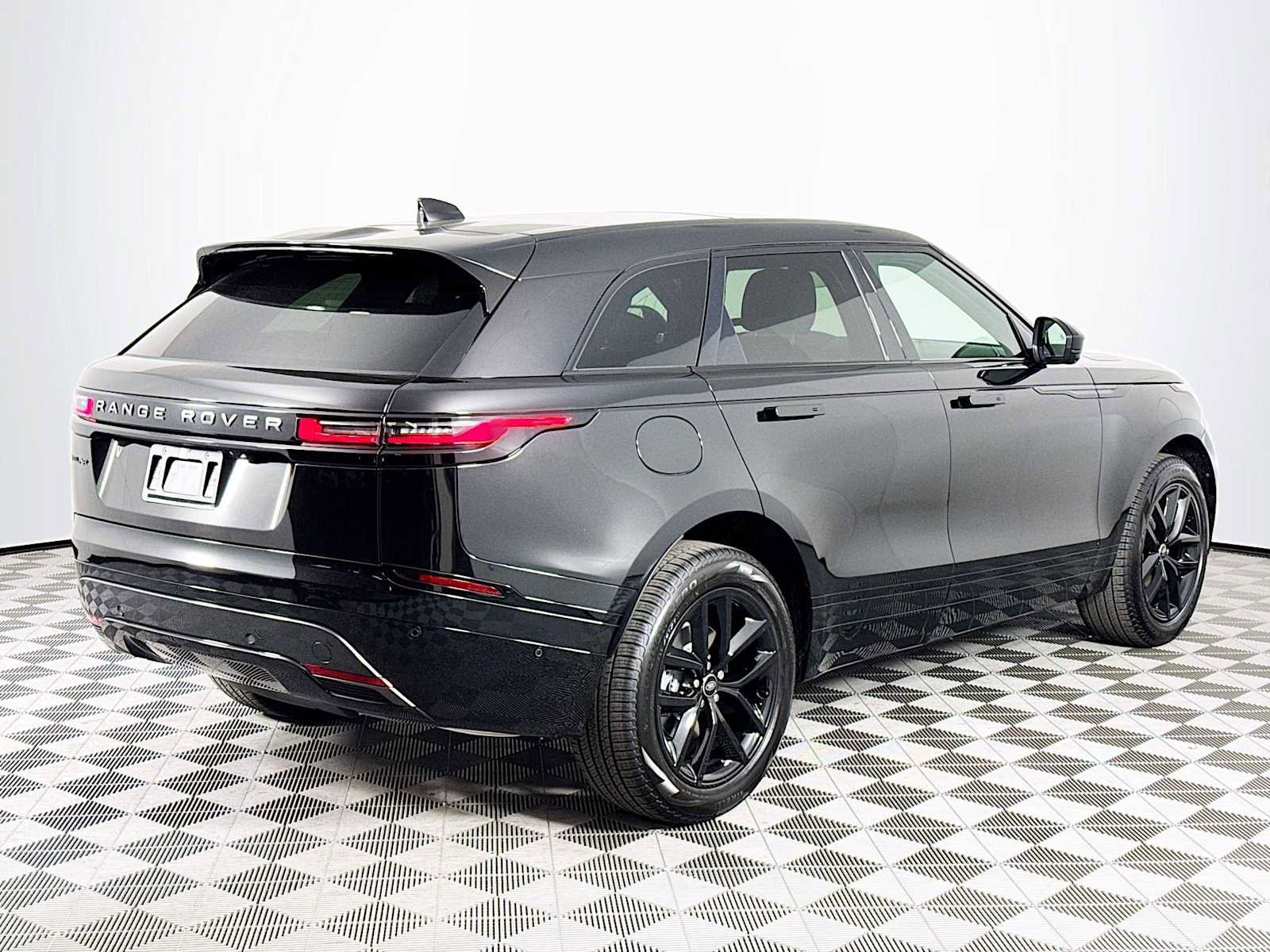 Used 2026 Land Rover Range Rover Velar Dynamic SE AWD/4WD image 5