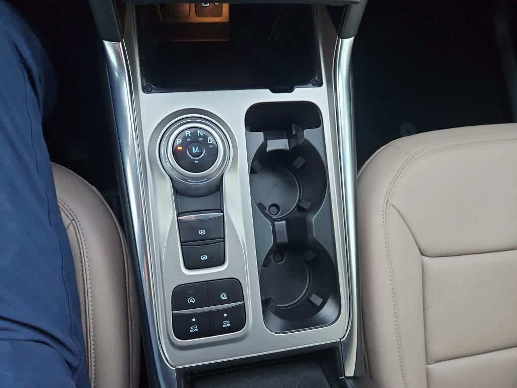 Used 2020 Ford Explorer XLT w/ Equipment Group 202A RWD image 18