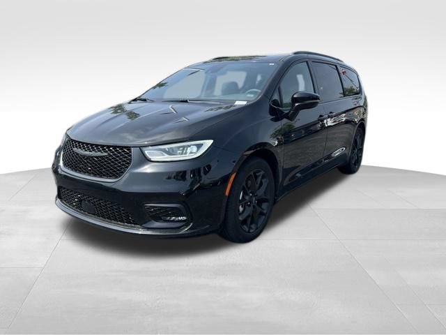 Used 2025 Chrysler Pacifica Limited FWD image 3