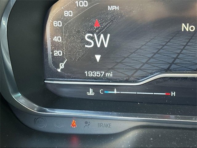 Used 2024 GMC Yukon XL AT4 w/ Technology Package image 11