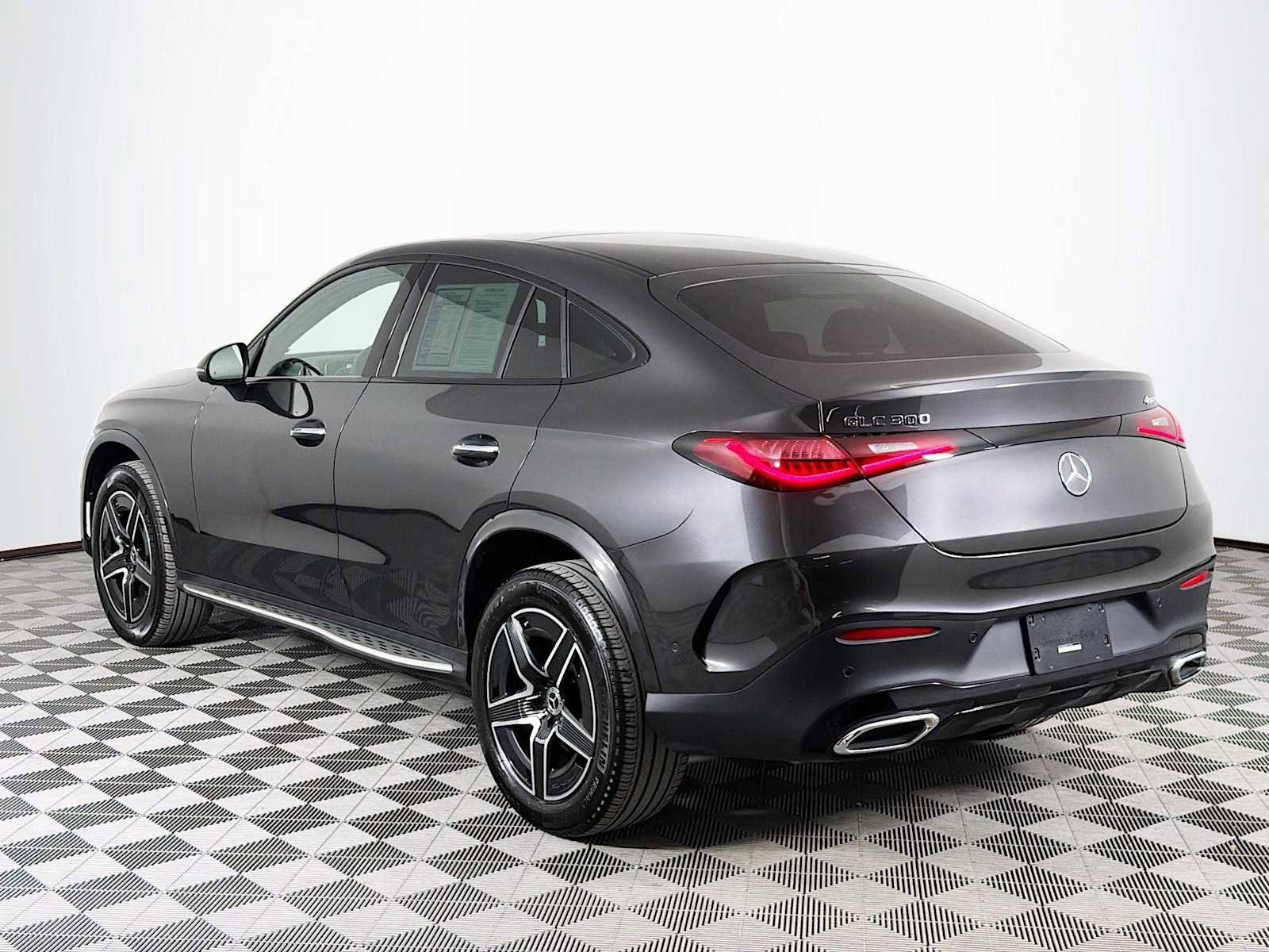 Used 2024 Mercedes-Benz GLC 300 4MATIC image 7