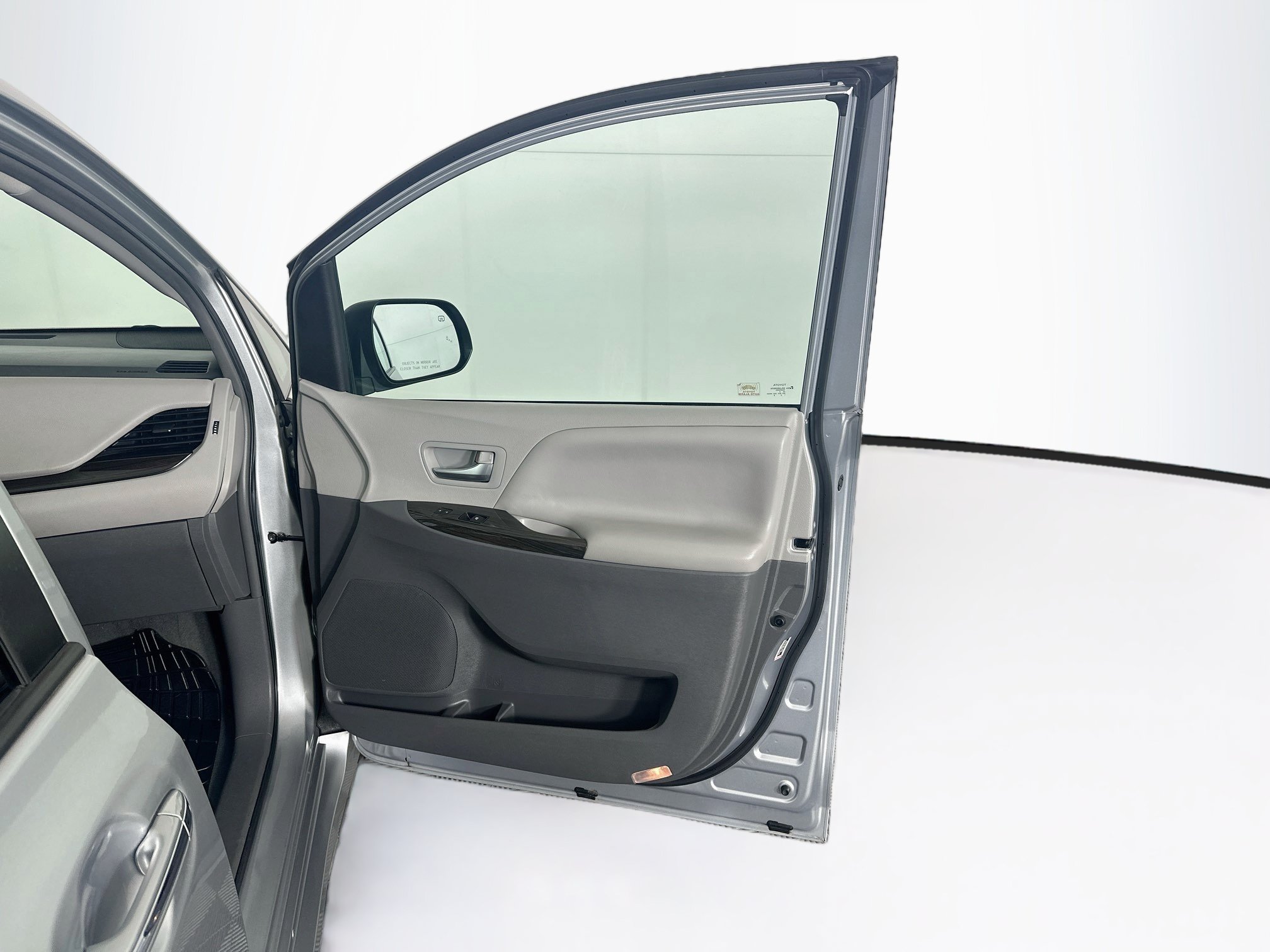 Used 2019 Toyota Sienna XLE FWD image 35