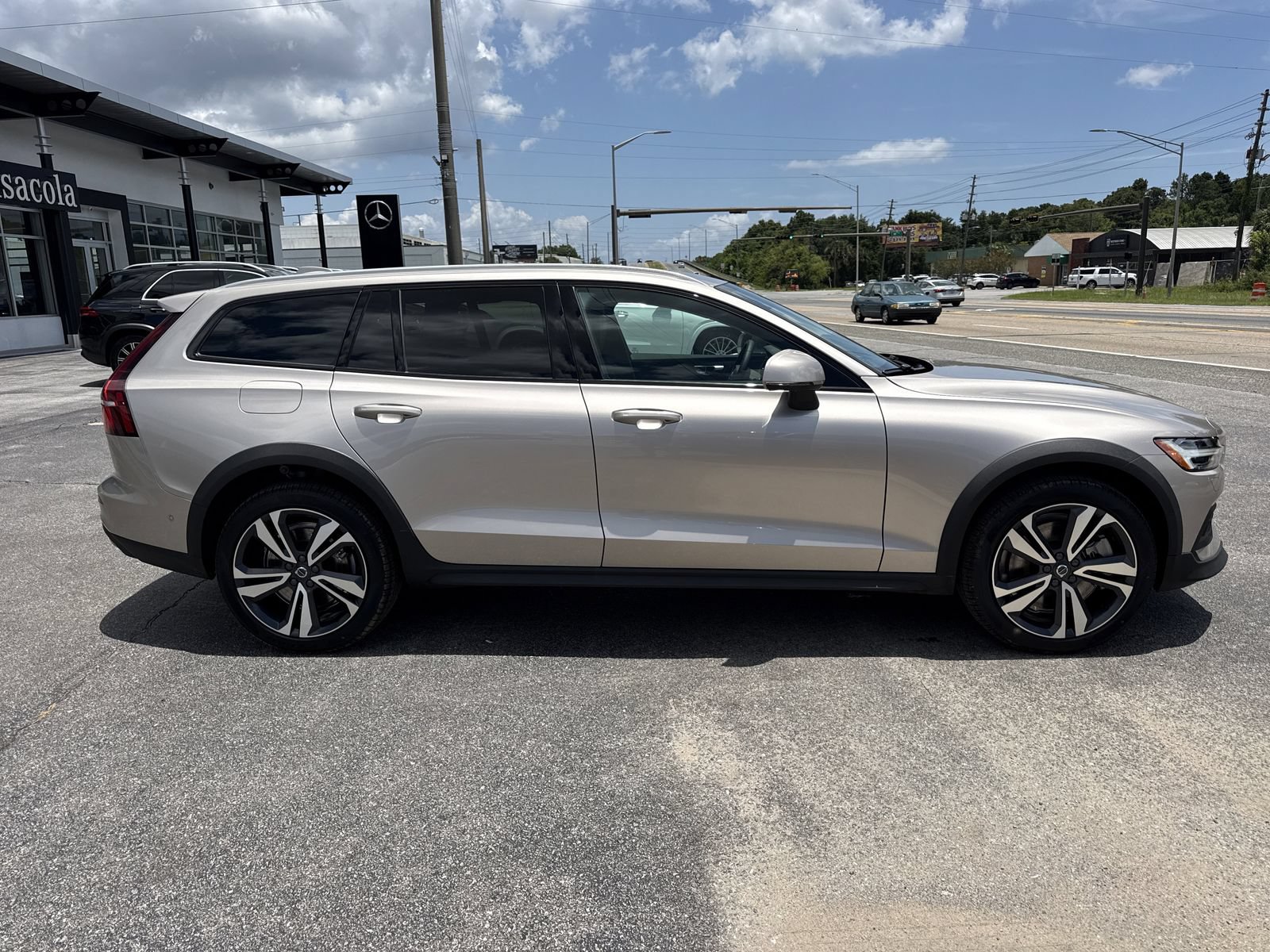 New 2026 Volvo V60 B5 Cross Country Plus w/ Protection Package Premier AWD/4WD image 6