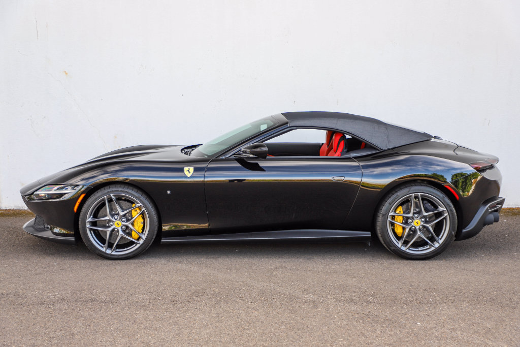 Certified 2025 Ferrari Roma Spider RWD image 35