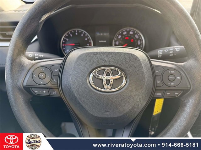 Used 2022 Toyota RAV4 LE image 17