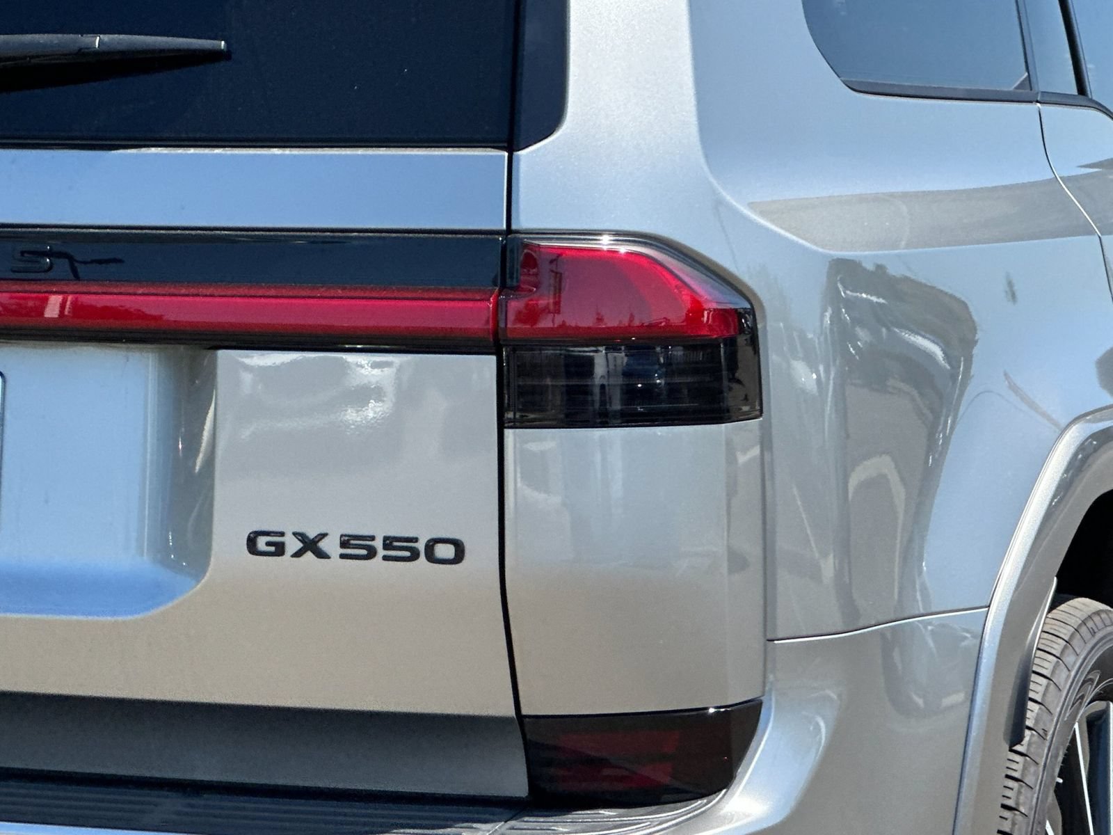 Used 2025 Lexus GX 550 w/ Accessory Package (31) AWD/4WD image 32