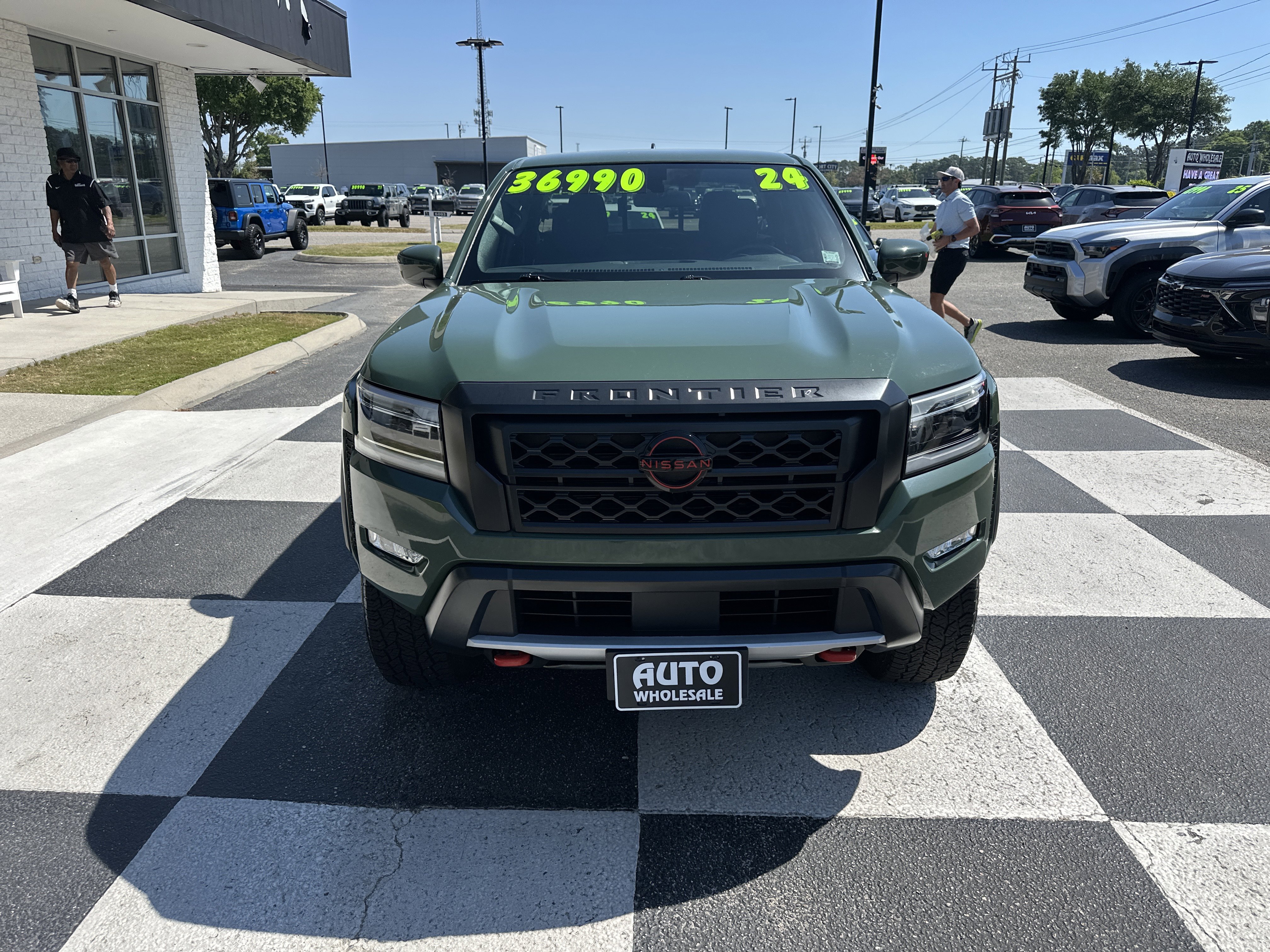 Used 2024 Nissan Frontier PRO-4X w/ Off-Road Protection Package AWD/4WD image 2