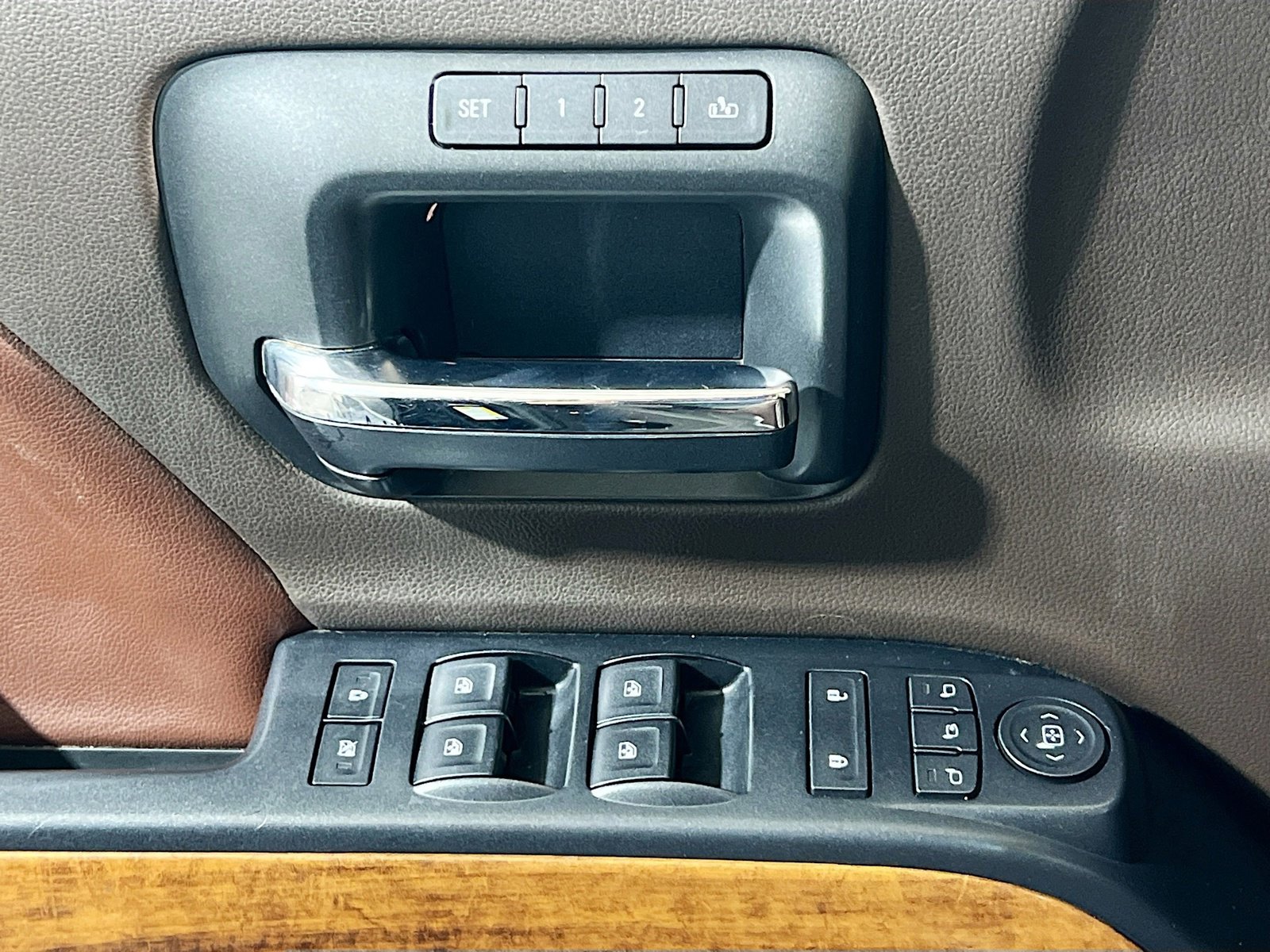 Used 2016 Chevrolet Silverado 2500 High Country w/ Duramax Plus Package AWD/4WD image 13