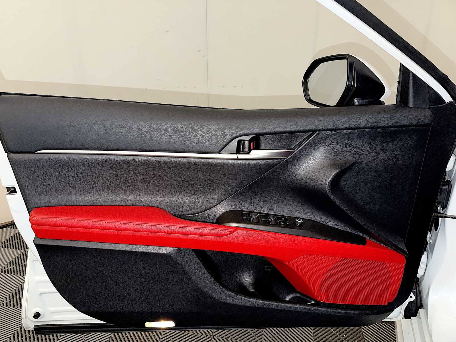 Used 2023 Toyota Camry XSE image 11