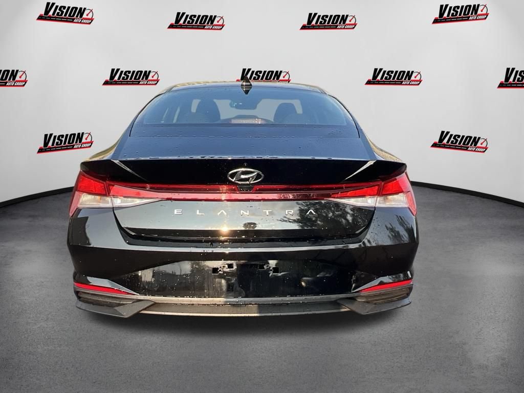 Used 2023 Hyundai Elantra SE FWD image 5