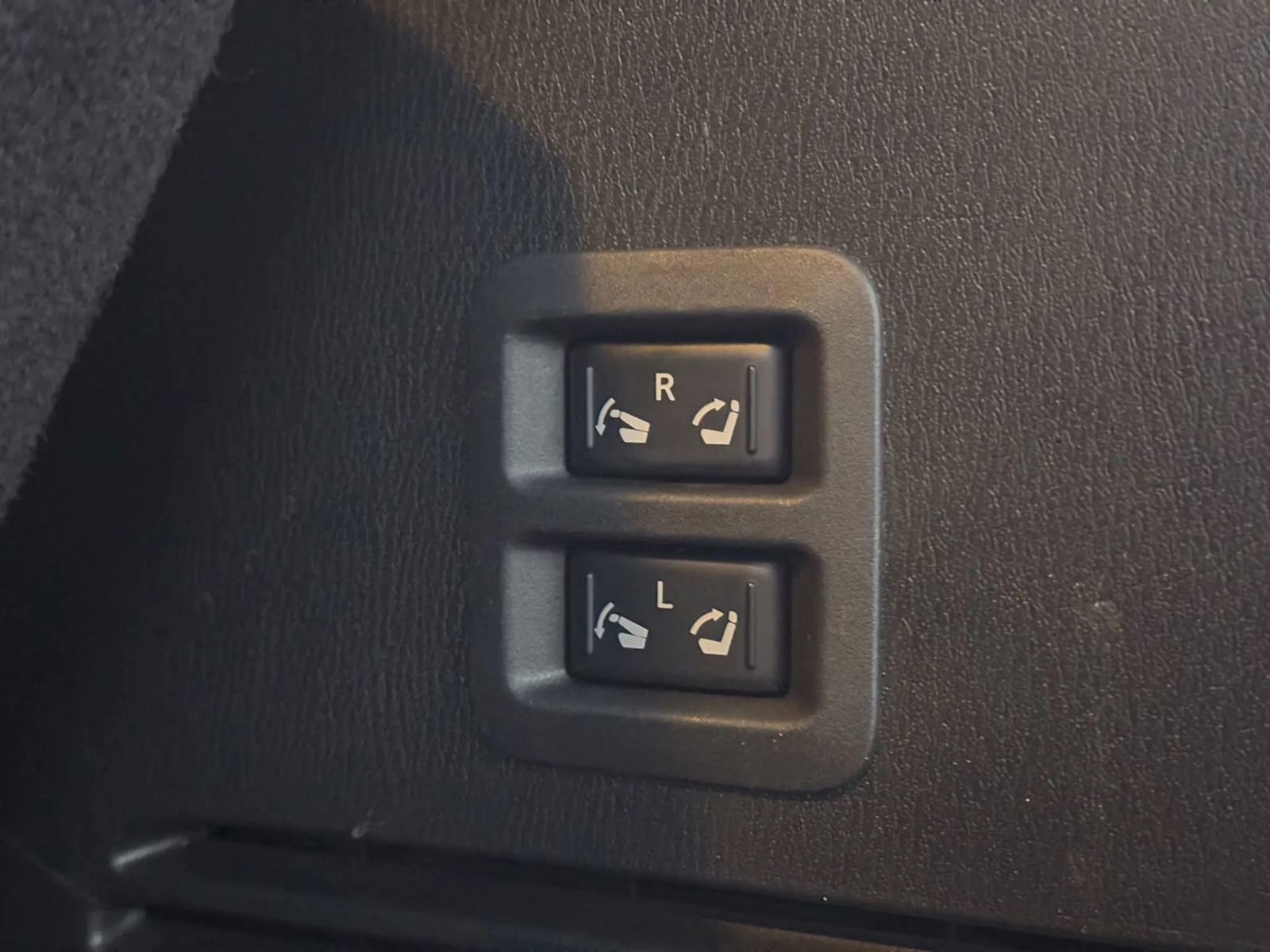 Used 2020 Nissan Armada SL w/ Premium Package image 17