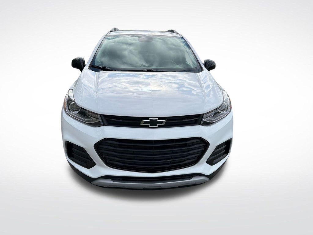 Used 2020 Chevrolet Trax LT w/ Sun & Sound Package FWD image 9