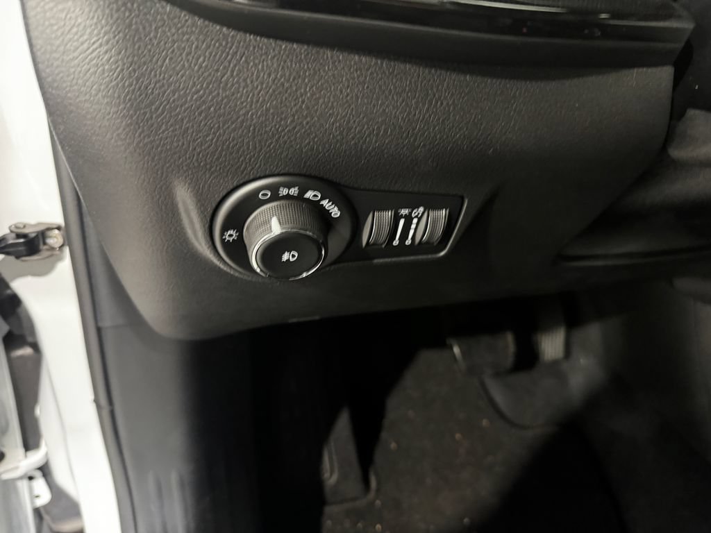 New 2026 Jeep Compass Latitude AWD/4WD image 33
