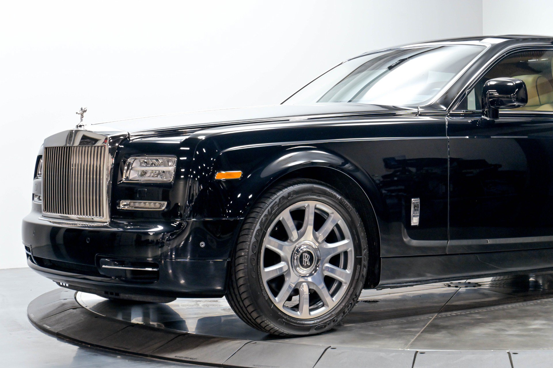Used 2013 Rolls-Royce Phantom Sedan RWD image 5