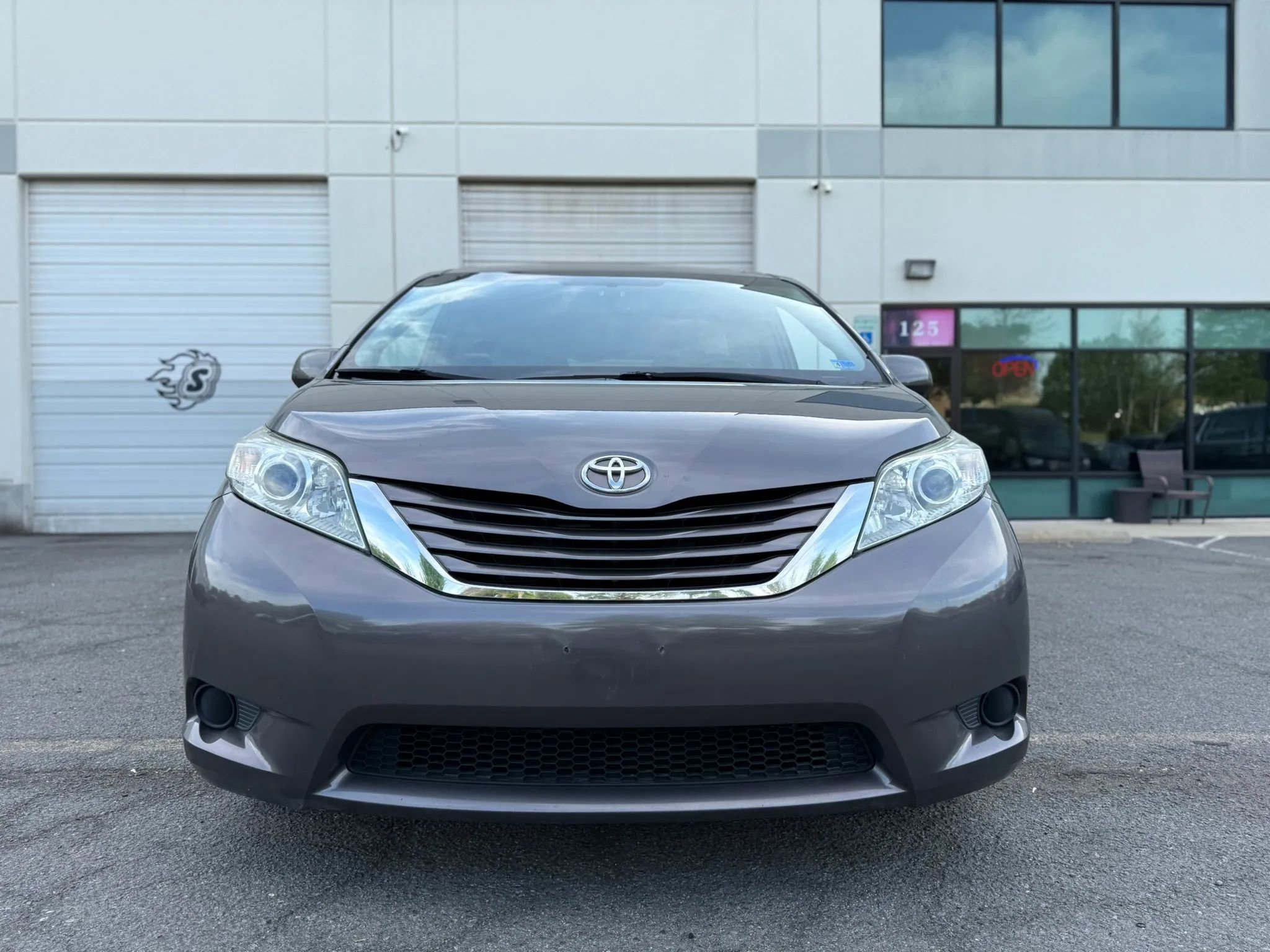 Used 2015 Toyota Sienna LE FWD image 7