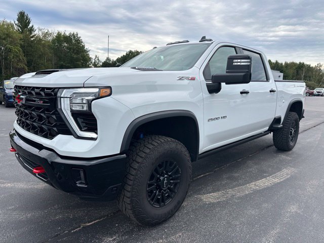 Used 2025 Chevrolet Silverado 2500 ZR2 w/ Technology Package AWD/4WD image 3