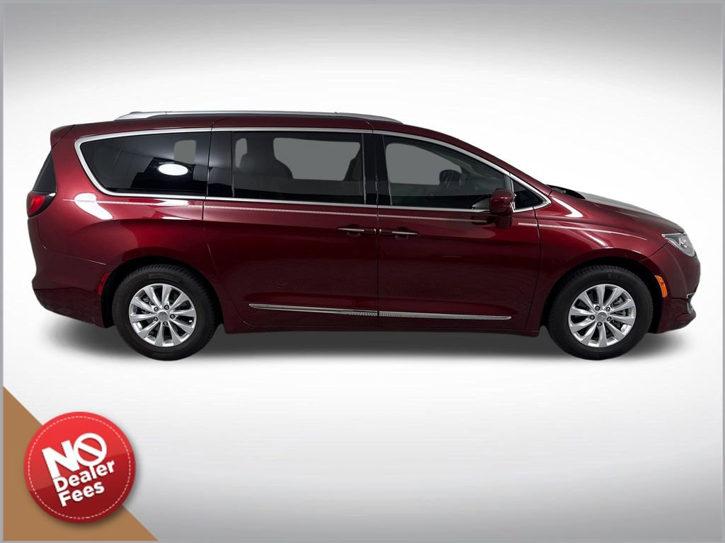 Used 2018 Chrysler Pacifica Touring-L Plus FWD image 2