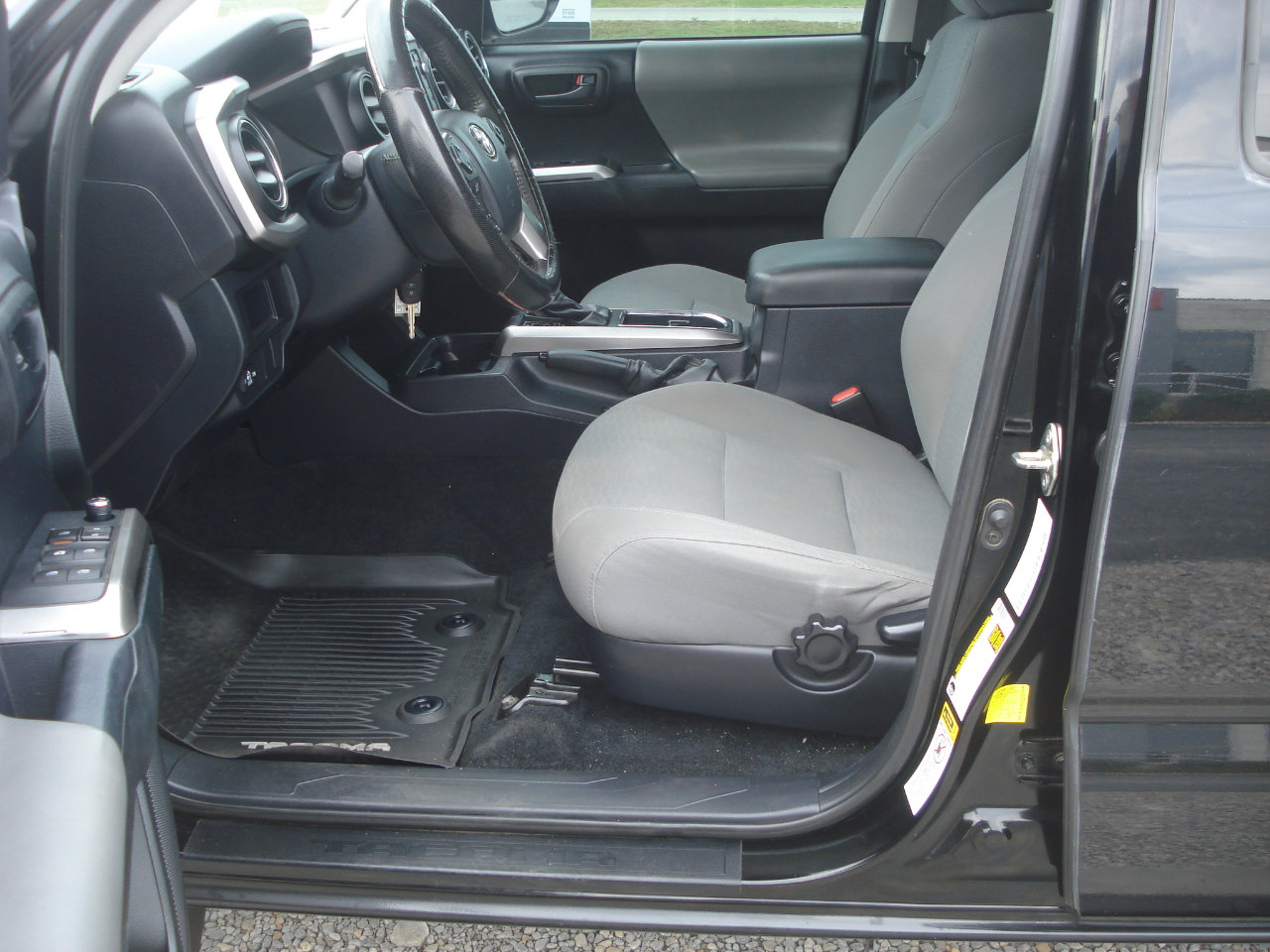 Used 2017 Toyota Tacoma SR5 image 20