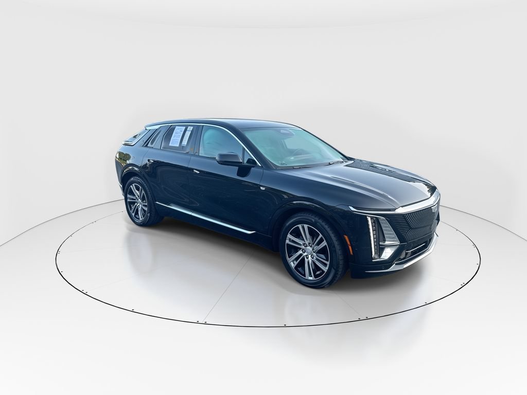 Used 2024 Cadillac Lyriq Luxury AWD/4WD image 2