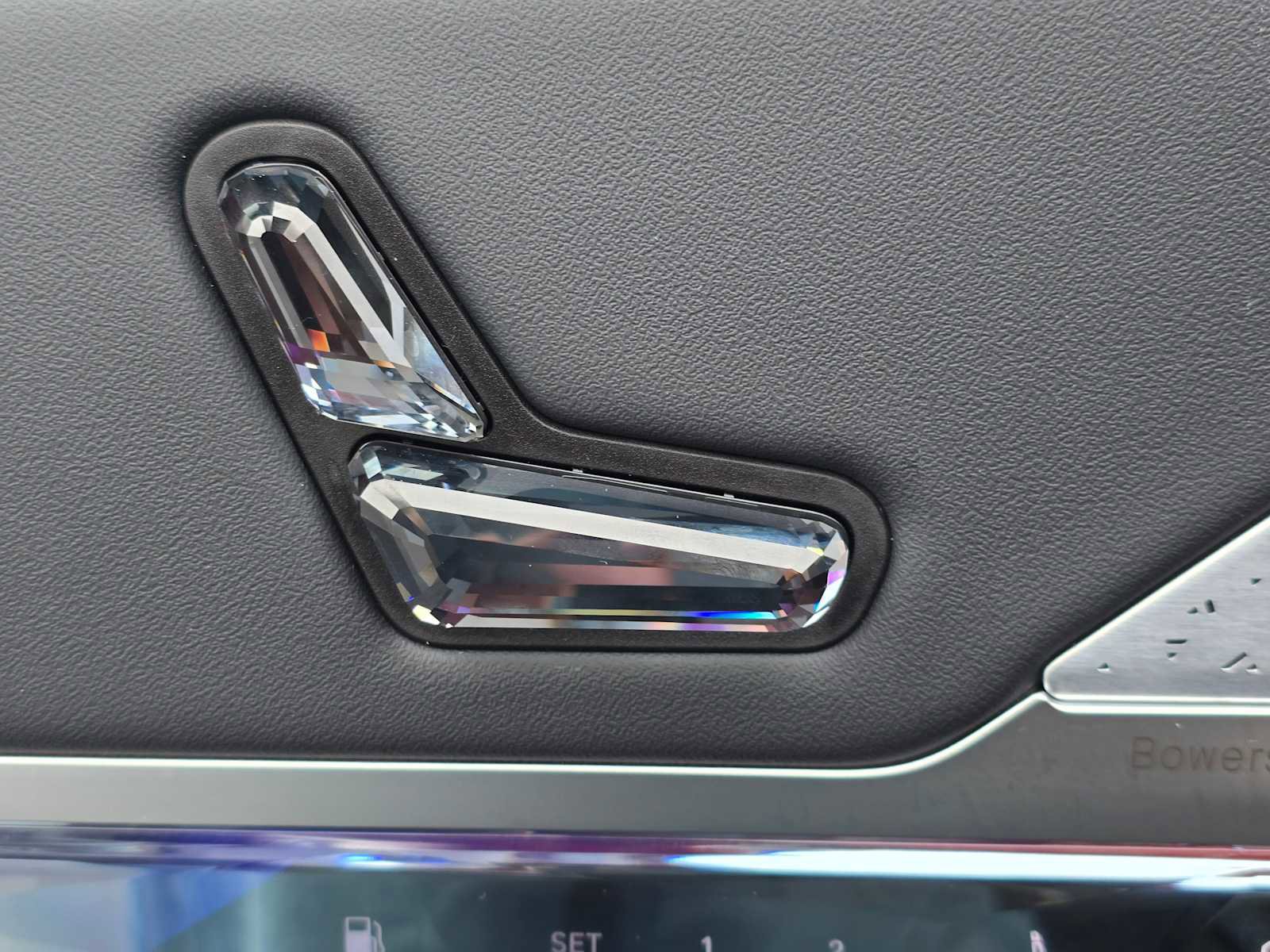 Used 2025 BMW 750e xDrive w/ Executive Package AWD/4WD image 24