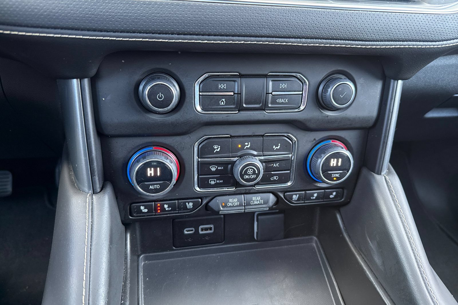 Used 2023 Chevrolet Suburban Premier AWD/4WD image 28